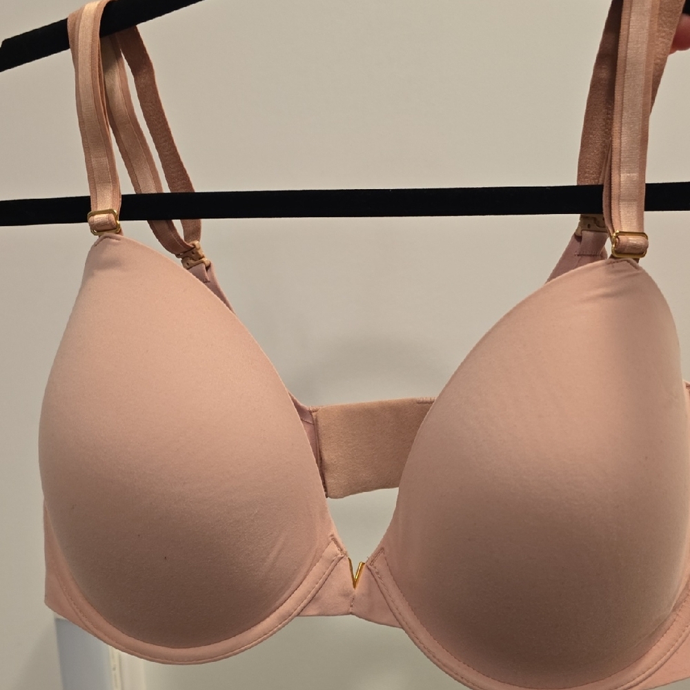 Victoria's Secret Love Cloud Smooth Lightly Lined Demi Bra (36DDD)